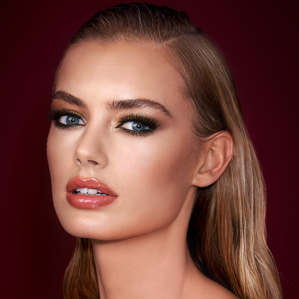 CHEEK TO CHIC